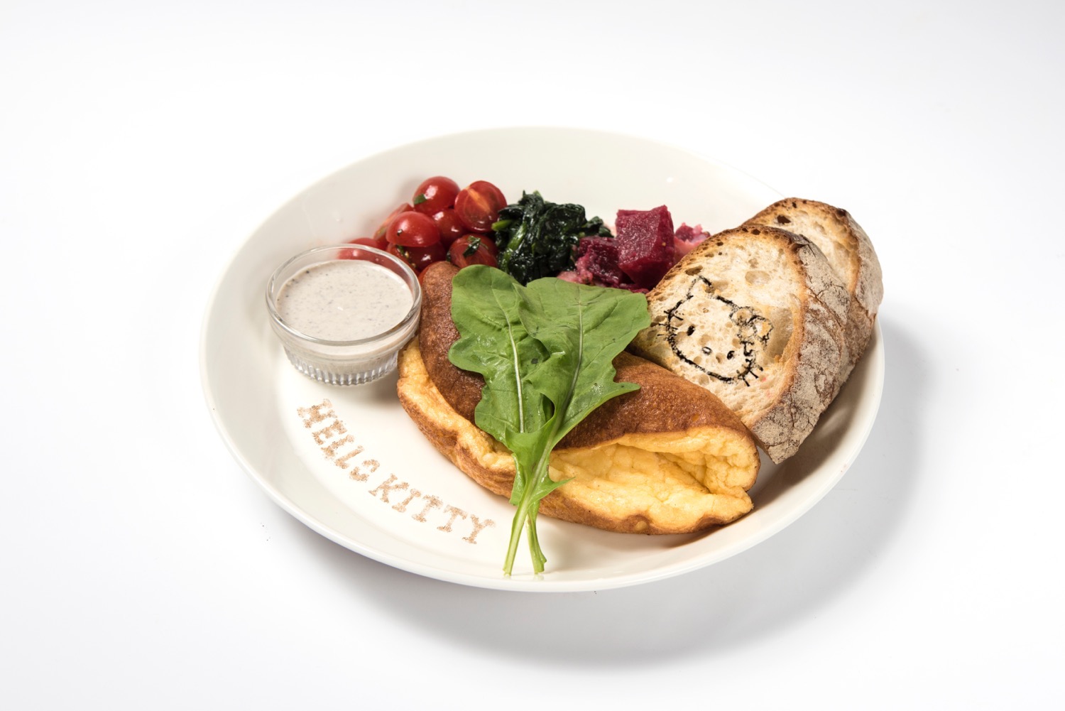 ハローキティが厳選した卵のフワフワスフレオムレツプレート ~白トリュフ風味のタプナードソース~ 1,580円(税込)