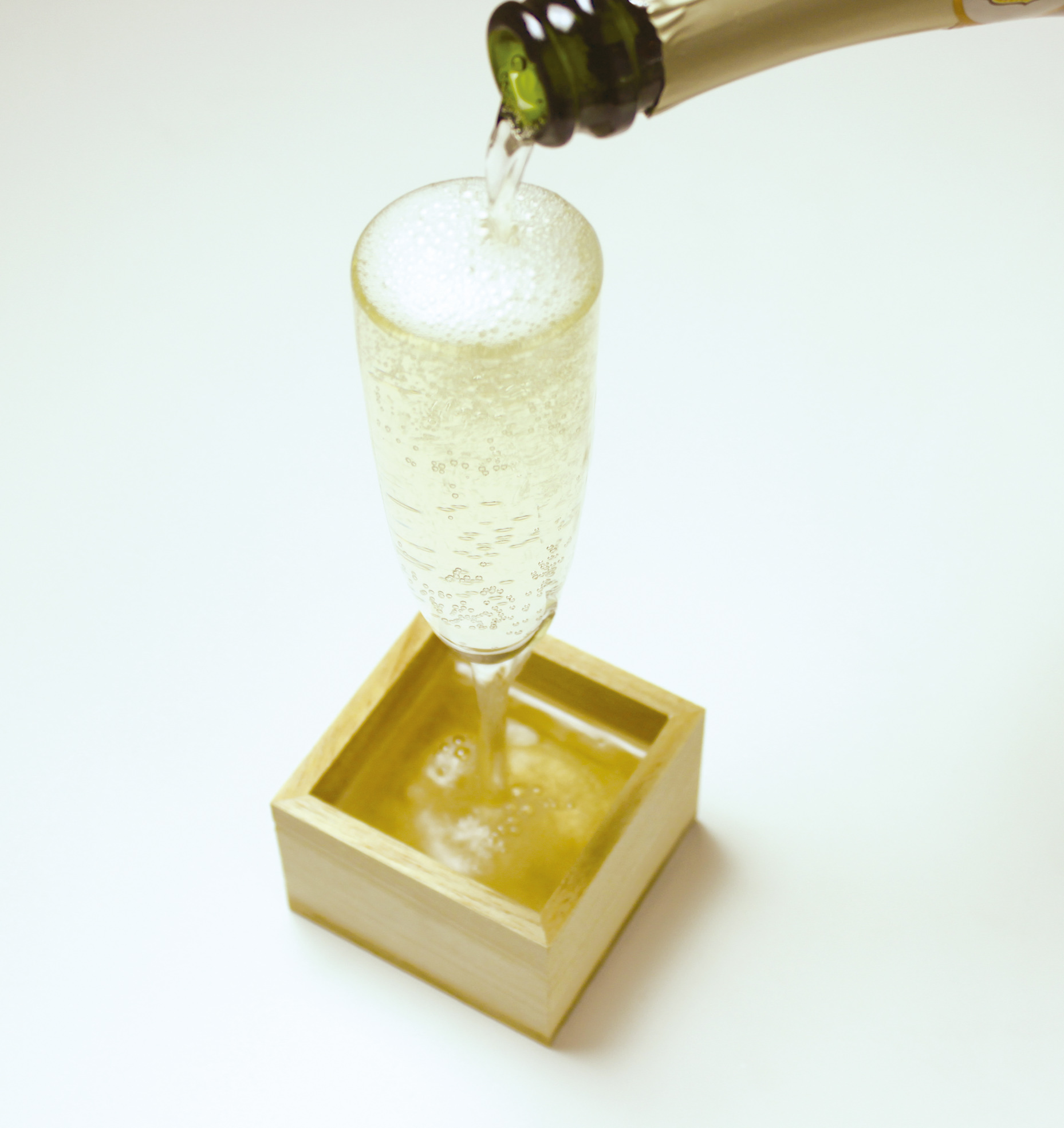 シャンパン スパークリング専門店 梅田カジュアルフレンチバル Iwai 6 月9 日 木 グランドオープン 6月8日 水 に内覧 試食会開催します Prでっせ