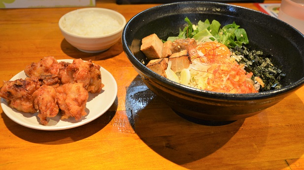 麺、米、から揚げ! 人気トリオをお腹一杯になるまで
