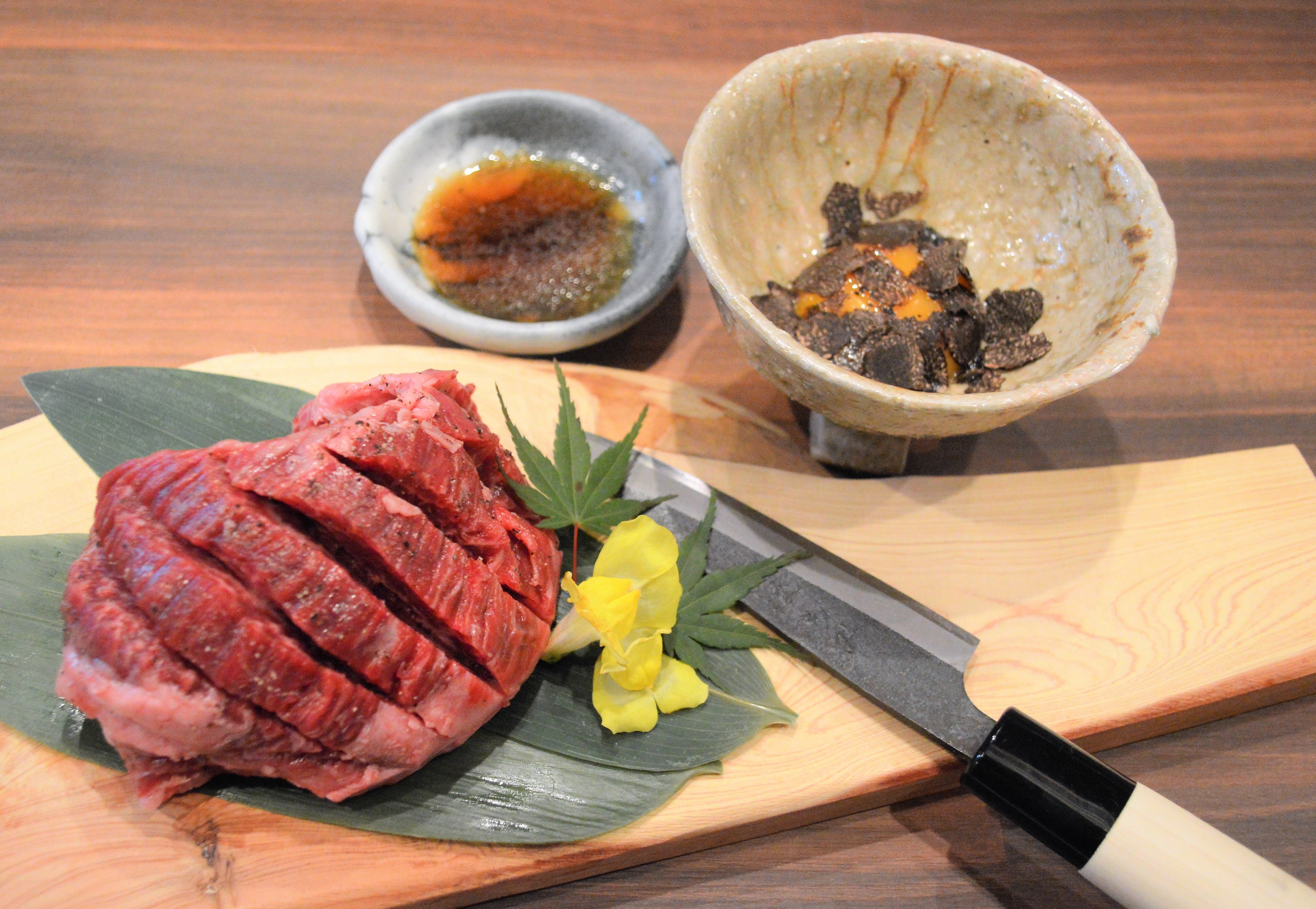 黒トリュフ×卵黄で食べる「北新地はらみステーキ」