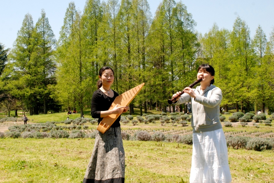 フィンランドの伝統楽器とリコーダー「Lokki」