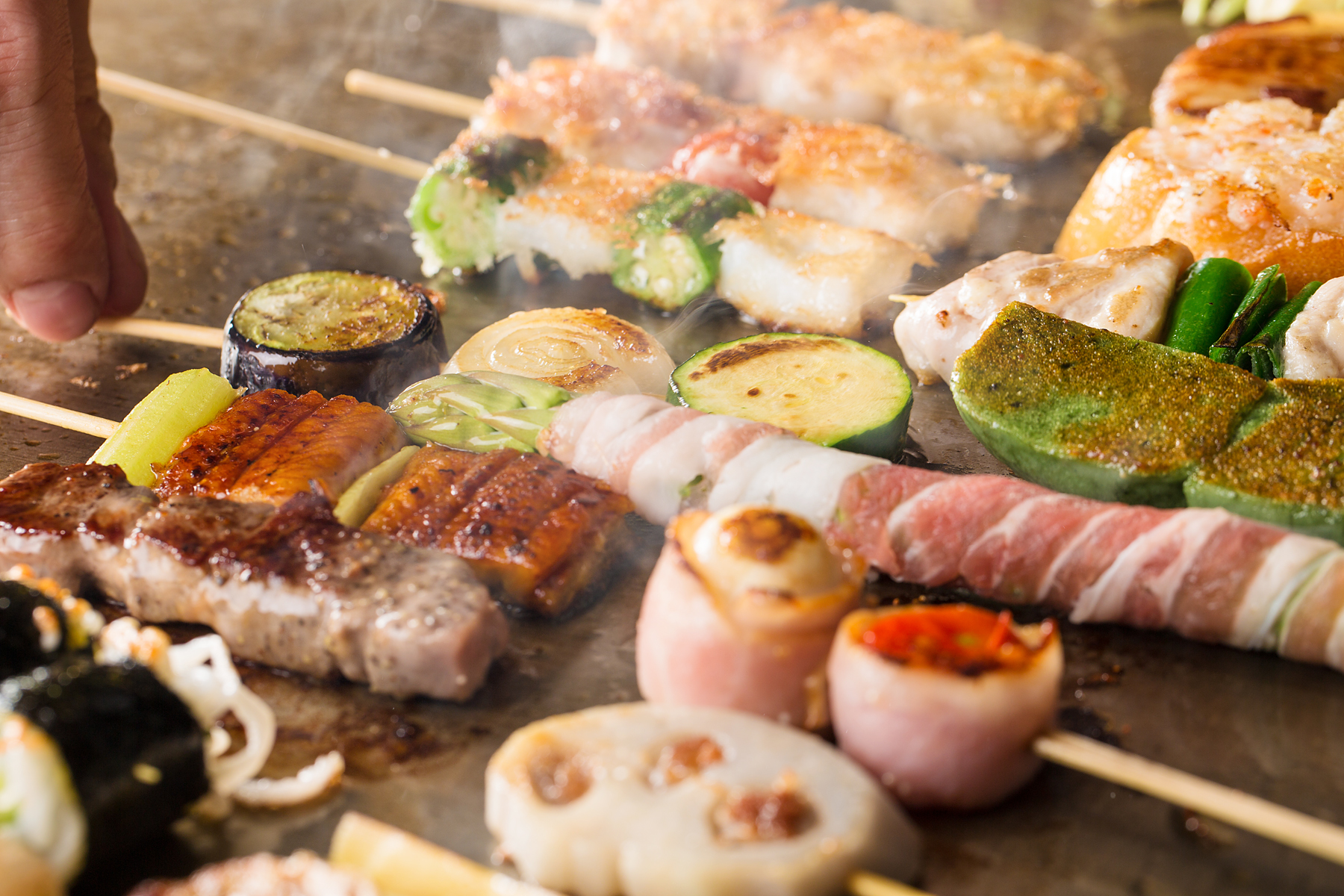 大阪発祥の「くわ焼」。鉄板で焼き上げます
