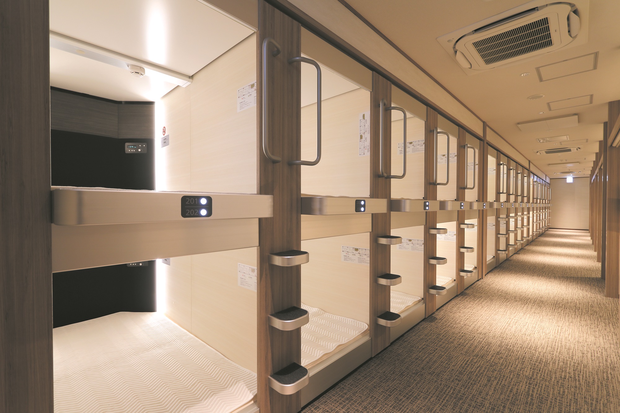 日本中のカプセルホテルを良いとこどり 大阪の外壁リフォーム会社が自社ビルをコンバージョンした カプセルホテルを18年2 3 土 開業 Prでっせ