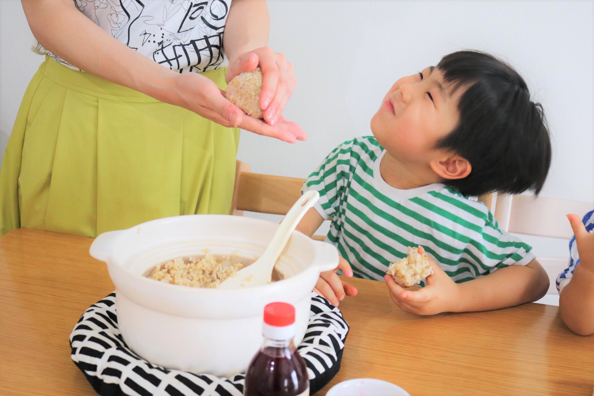梅酢をおにぎりを握る時の手水に活用する