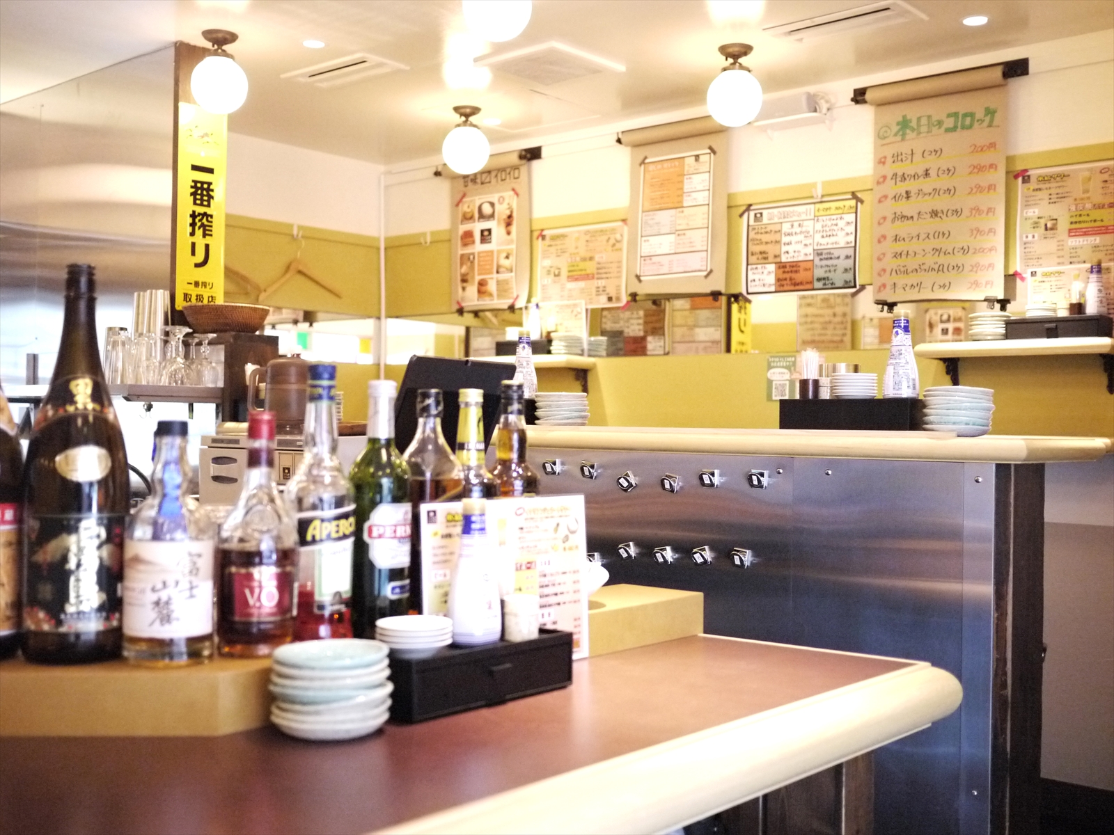 完全禁煙のクリーンな店内