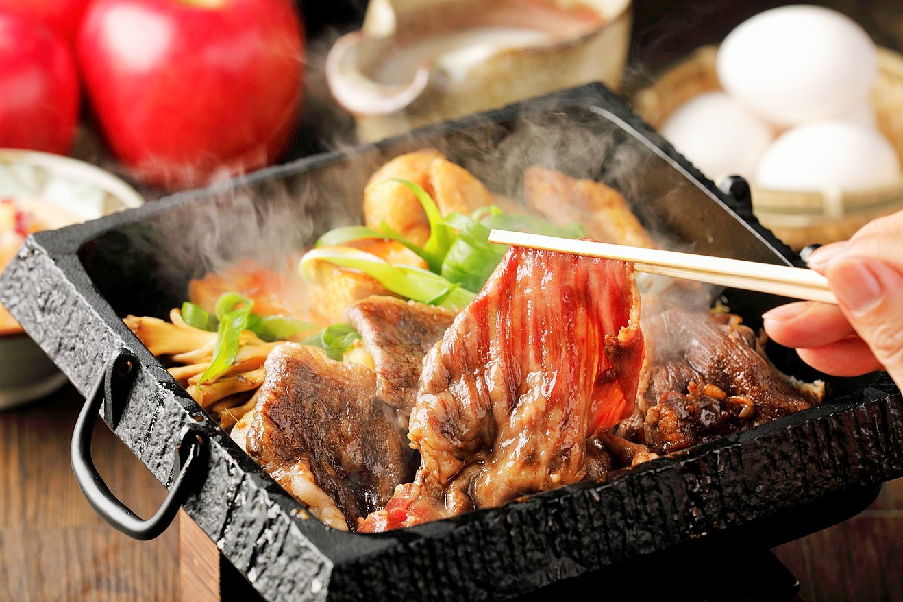 当店自慢のすりおろしりんごが隠し味のすき焼き