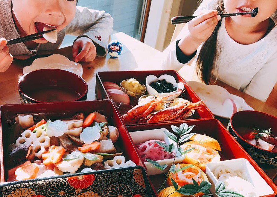 年末年始は食べ過ぎ注意 正月太り にさよならしよう デトックスおせちレシピ 3品を 食べトレ女王 ギール里映が考案 ポイントは 消化 排出 肺 大腸の機能アップ Prでっせ 年末年始は食べ過ぎ注意 正月太り にさよならしよう デトックスおせちレシピ 3品を 食べトレ女王 ギール里映が考案 ポイントは 消化 排出 肺 大腸の機能アップ Prでっせ