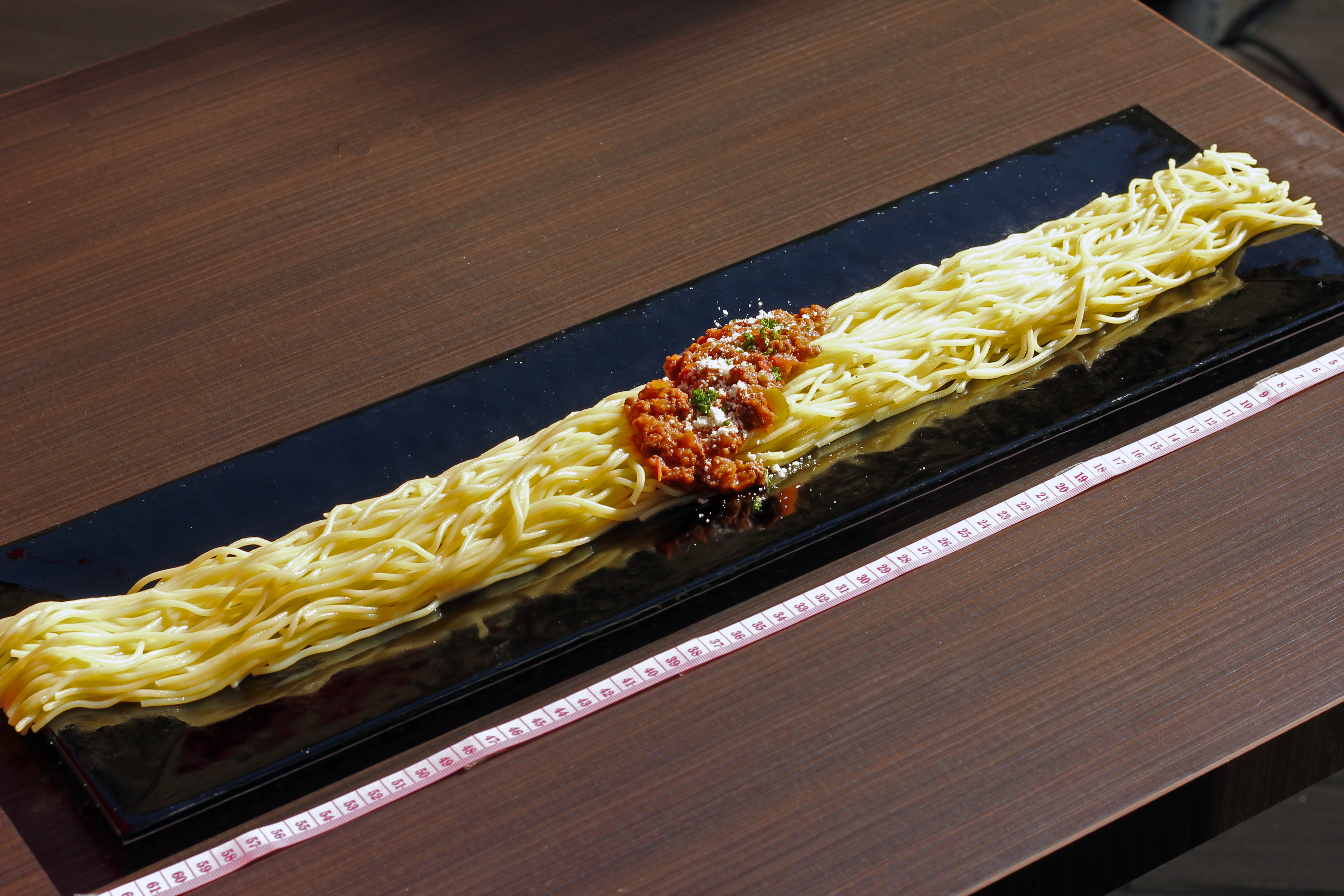 日本初 パスタ１００ｍ食べたらタダ 大和西大寺のイタリアンで パスタのメートル売り 開始 Prでっせ