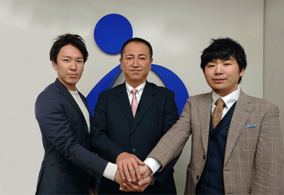 ホワイト財団 代表理事 五味田 匡功(右)、株式会社リロクラブ 常務取締役 杉山 新吾氏(中央)、株式会社ソビア 代表取締役 岩元 翔(左)