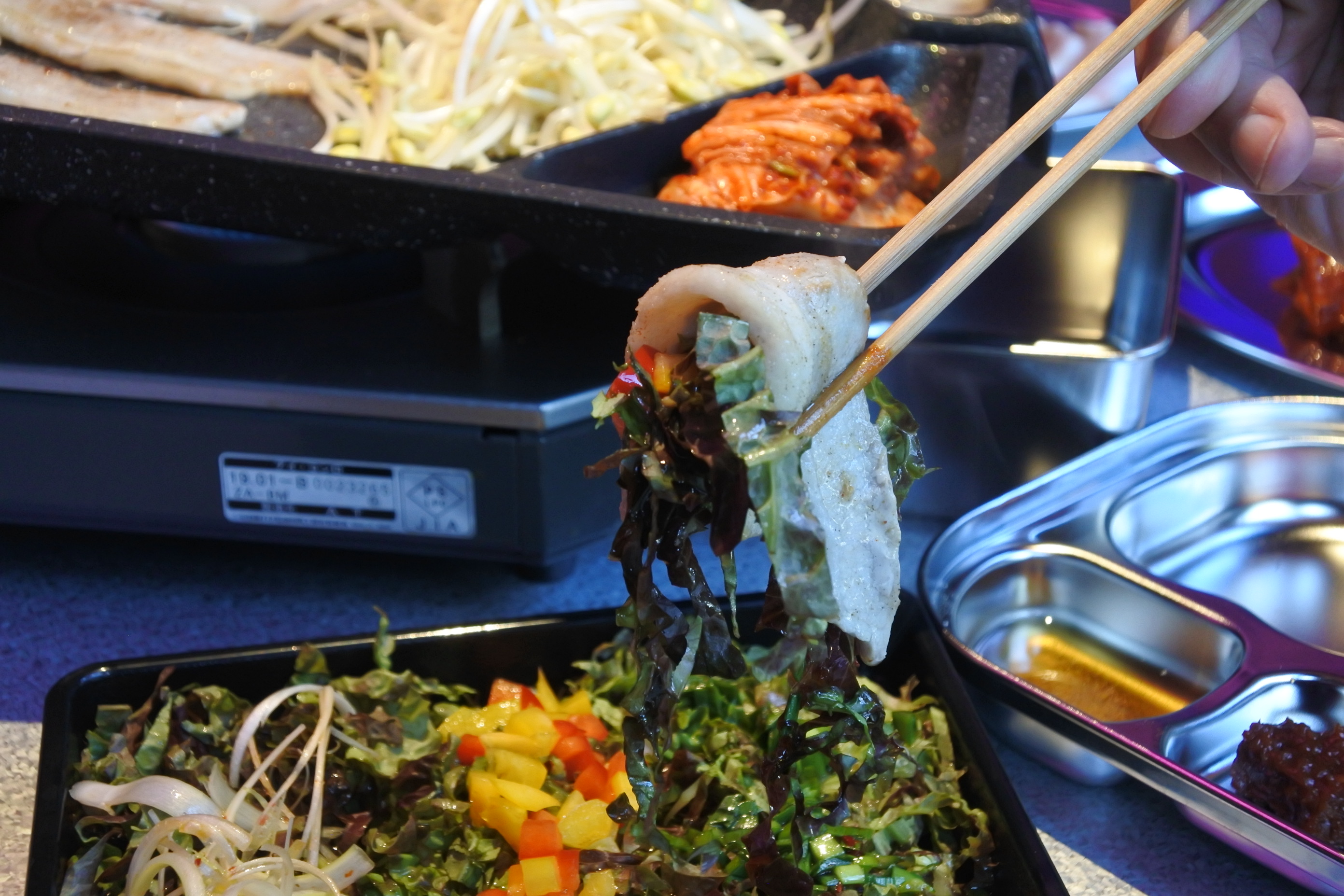 細かく刻んだ野菜を肉で包むスタイル