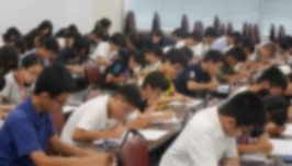 本番さながらの「リアル入試」に挑む受験生