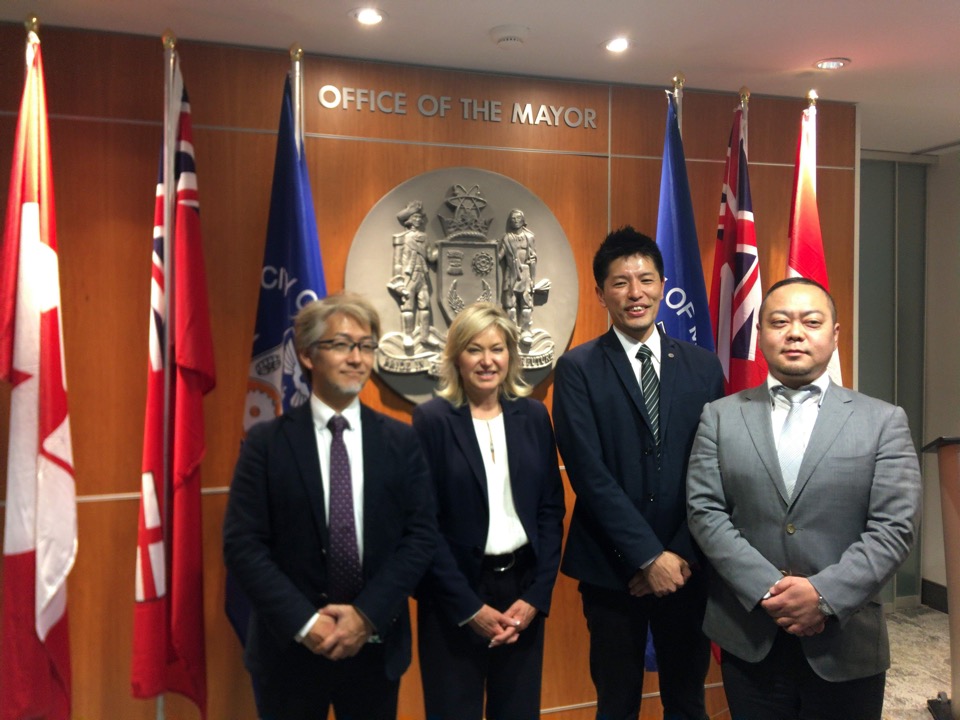 カナダ・ミシサガ市長とご挨拶も行いました