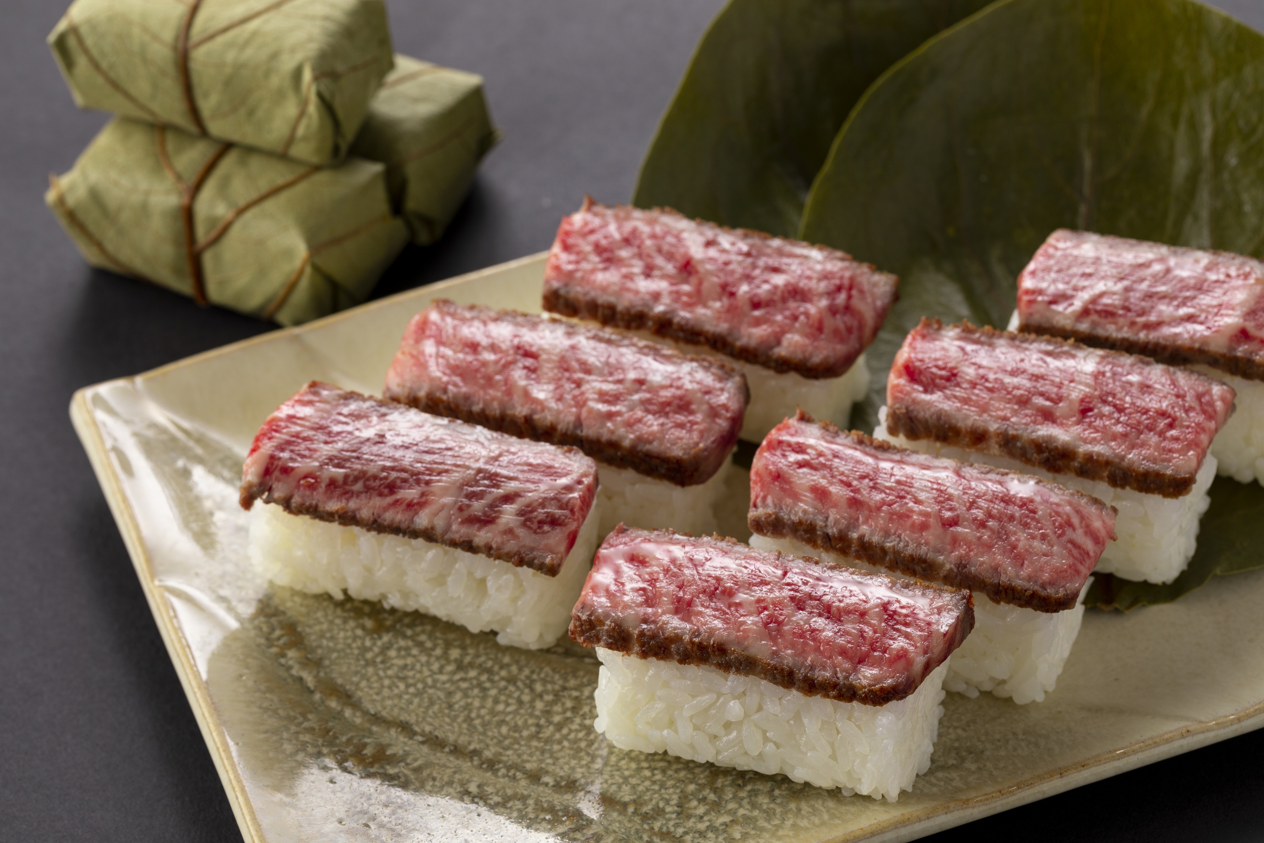 「特選 柿の葉肉寿司」(7個入り、2,462円 税込)