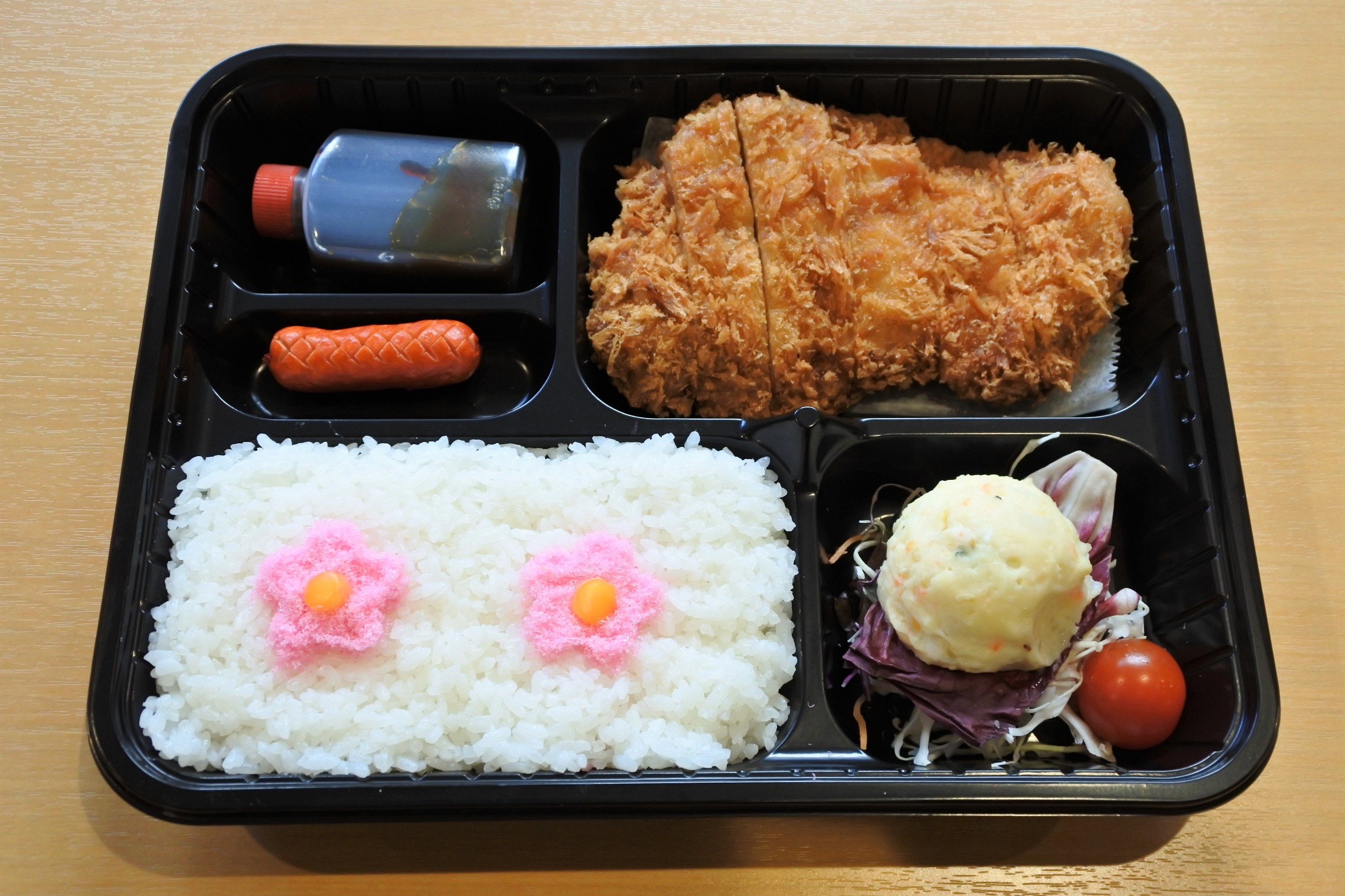 「受験にカツサクラサク弁当」