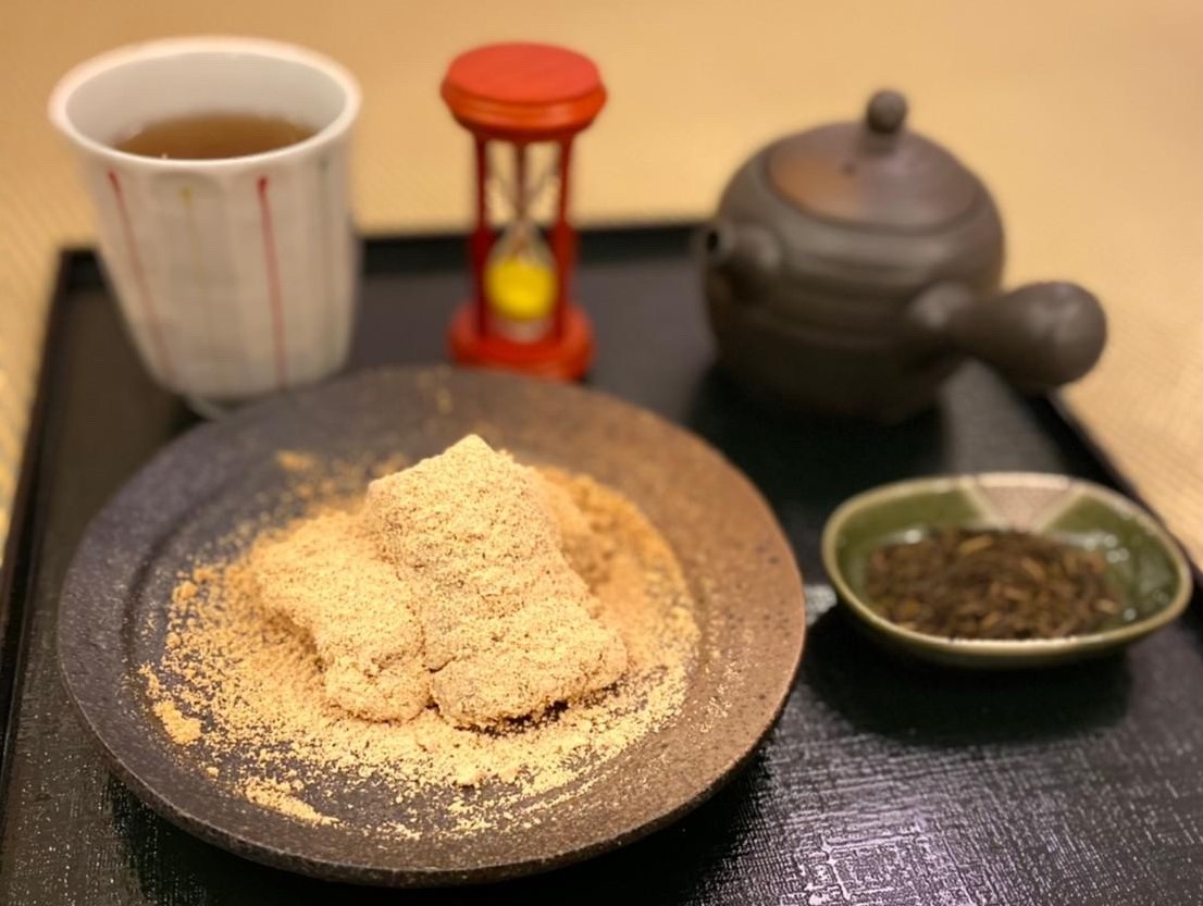わらびもちと徳寿園のお茶のセット