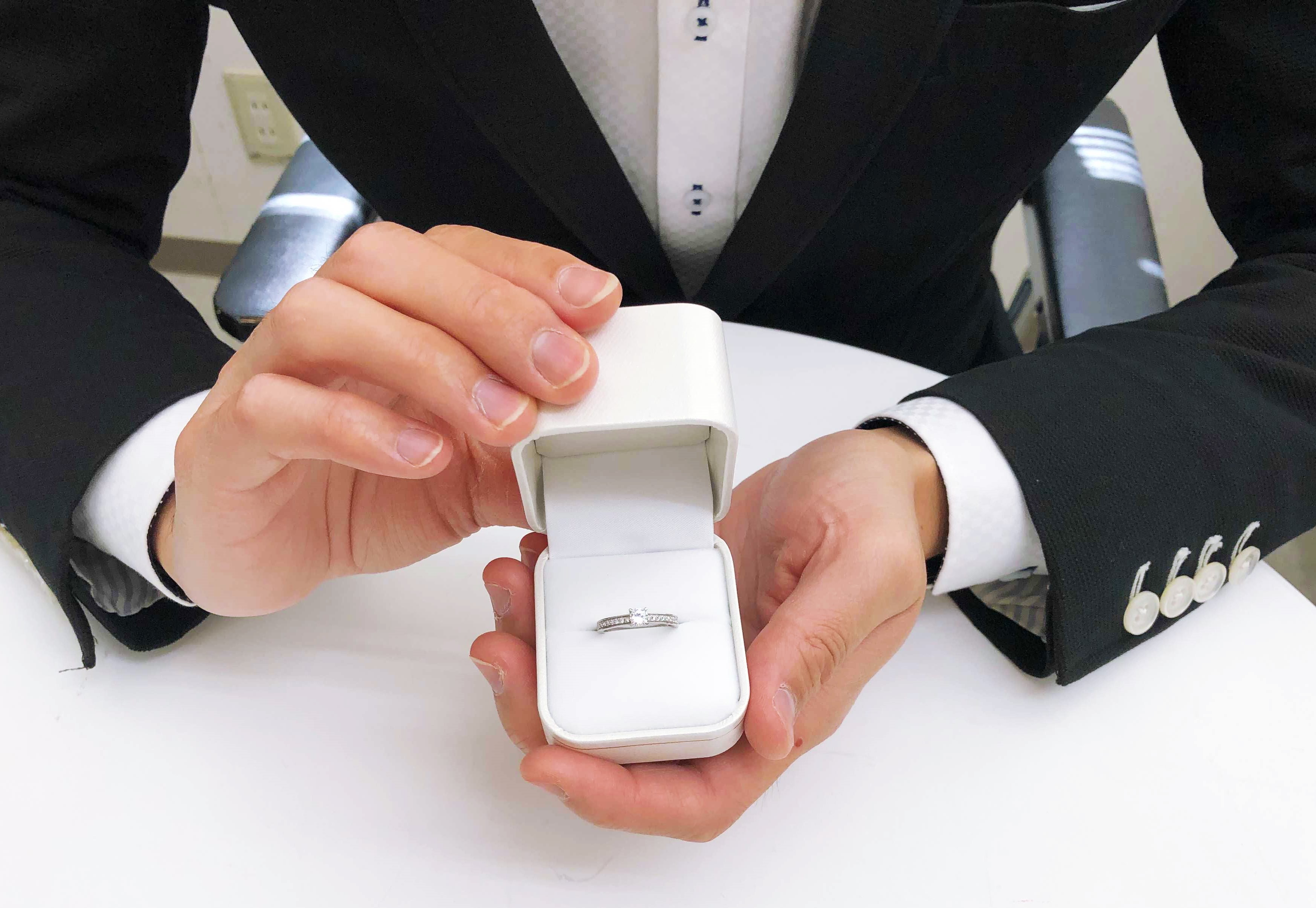 プロポーズ時の「箱パカ」の為だけに 生まれた商品「プロポーズリング」