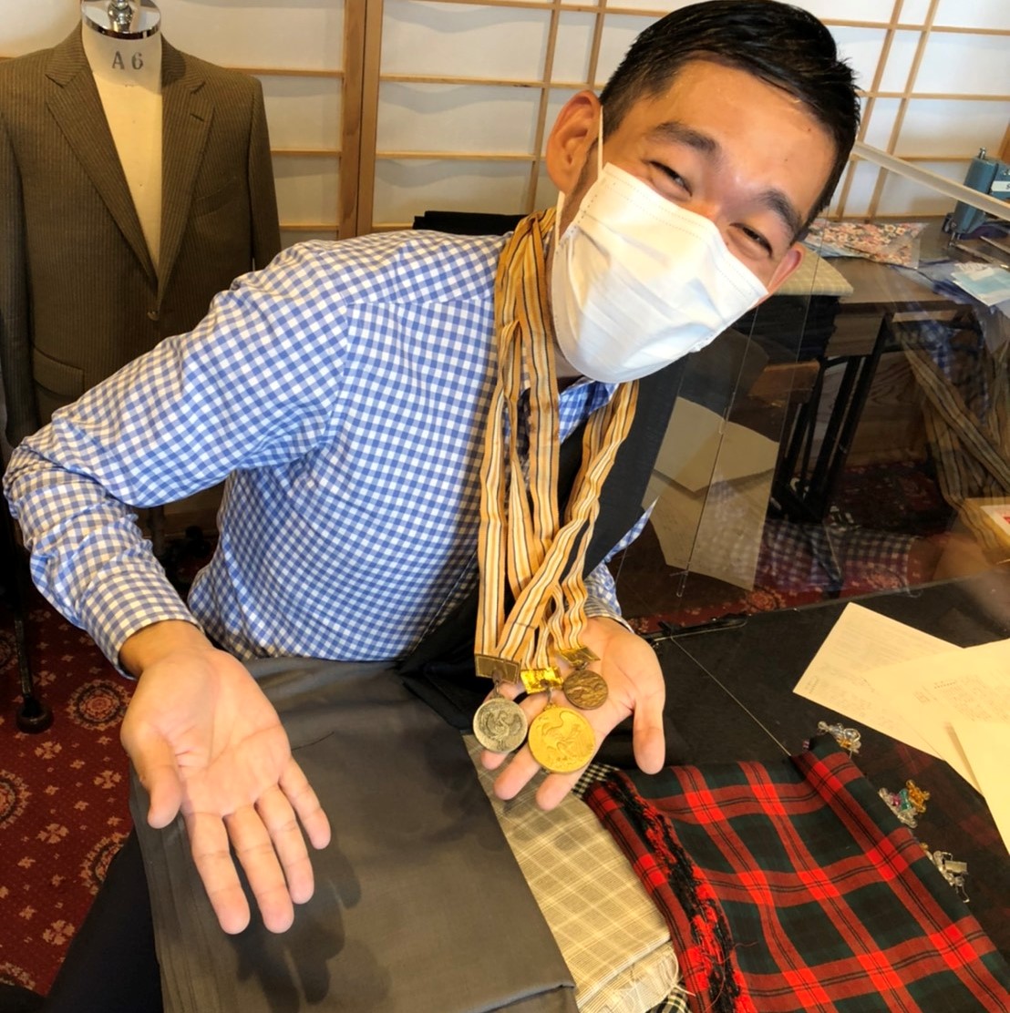 おうちにあるメダルで国産スーツがお得に買えます