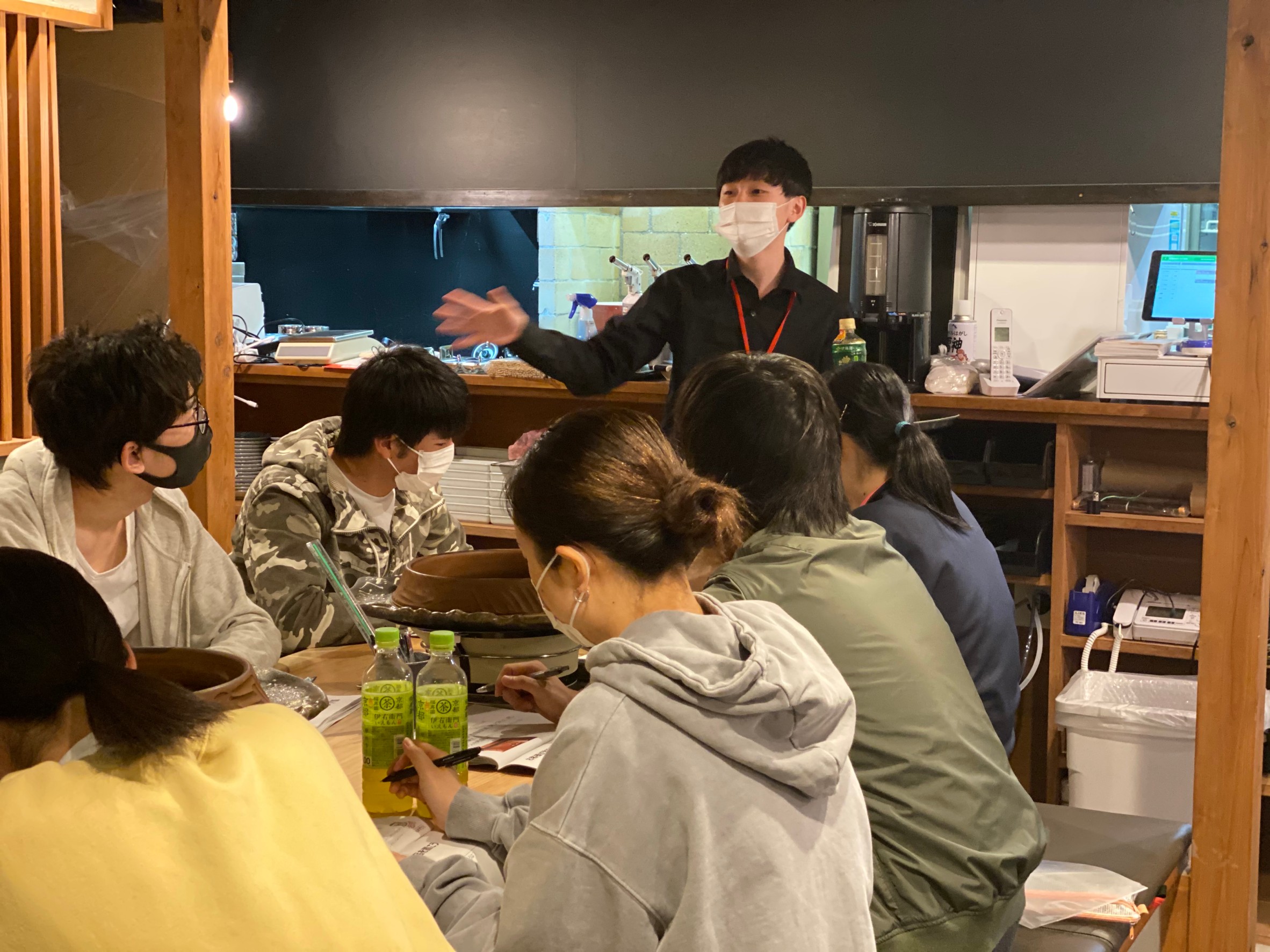 Z世代はz世代が教育 大学生アルバイトがfc全30店舗の新人研修を担当 滋賀発 焼肉店 近江焼肉ホルモンすだく のアルバイト活躍の秘訣 活躍に応じて時給の上限は無し 日本一時給の高い焼肉屋 目指す Prでっせ