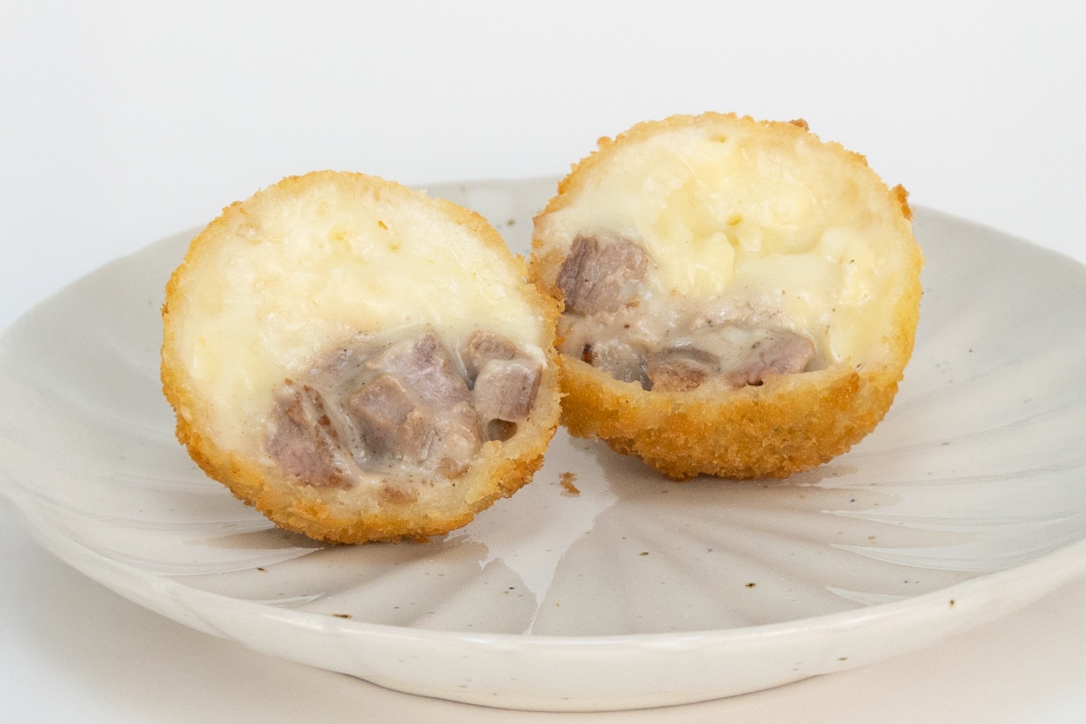 鴨のローストとカマンベールチーズのクリームコロッケ