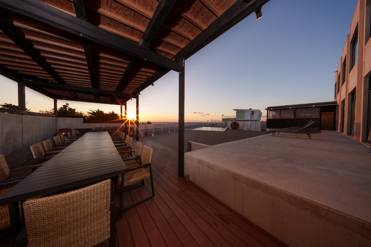 天候を気にせず楽しめるBBQスペース