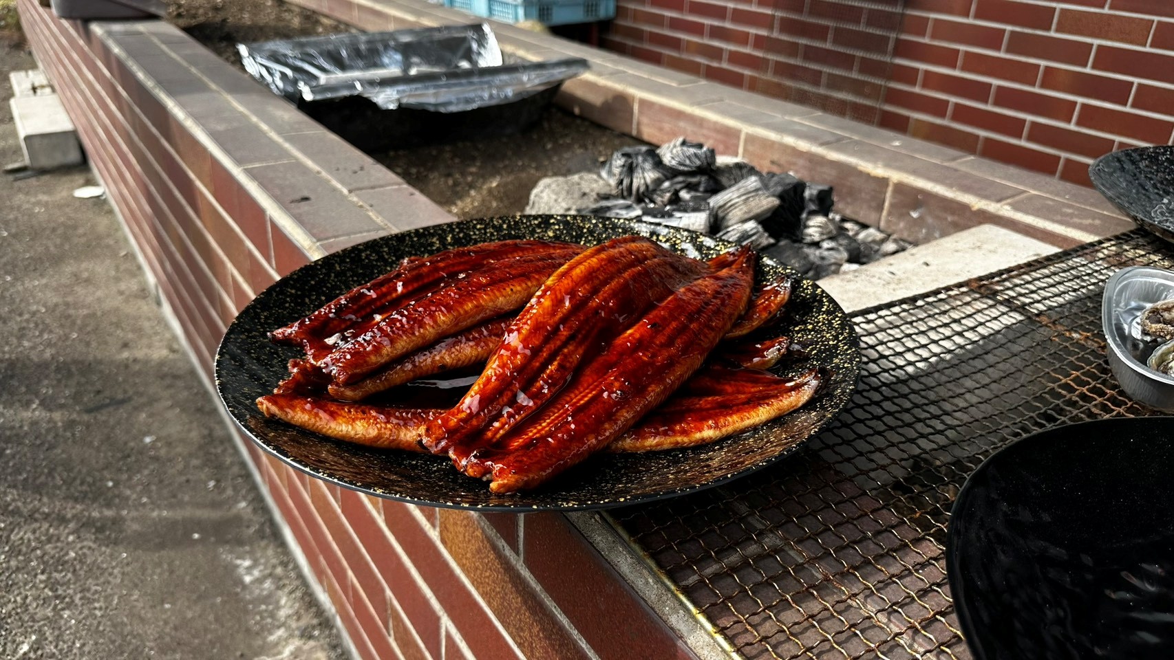 提供する食べ放題のうなぎ
