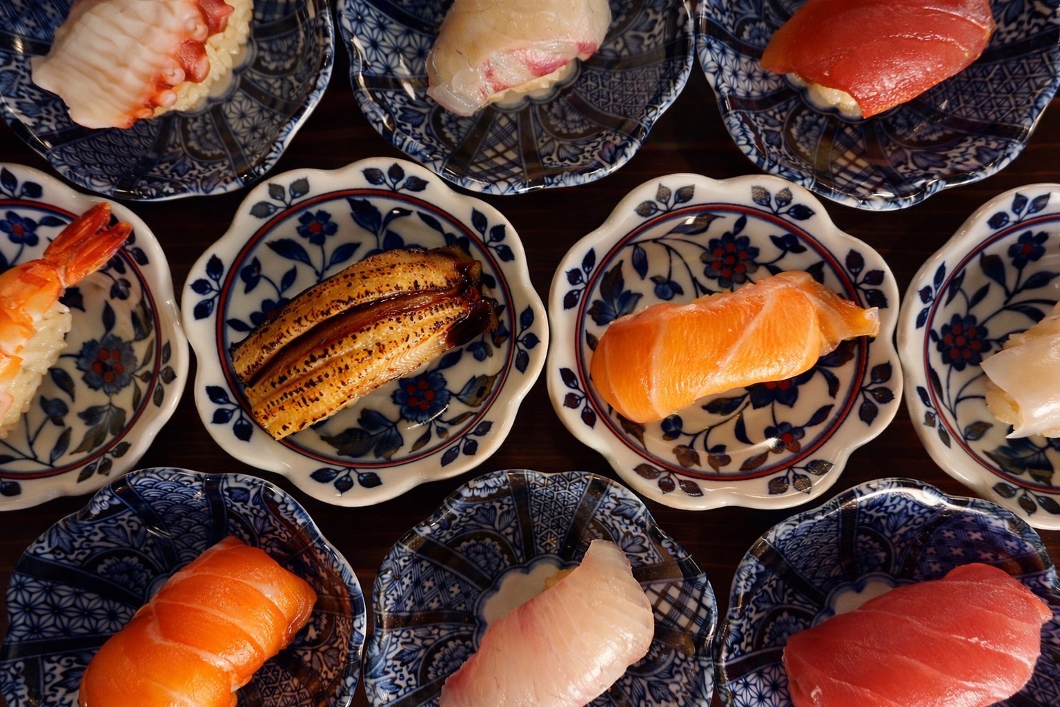 回転寿司にも負けない高コスパの握りが16種類