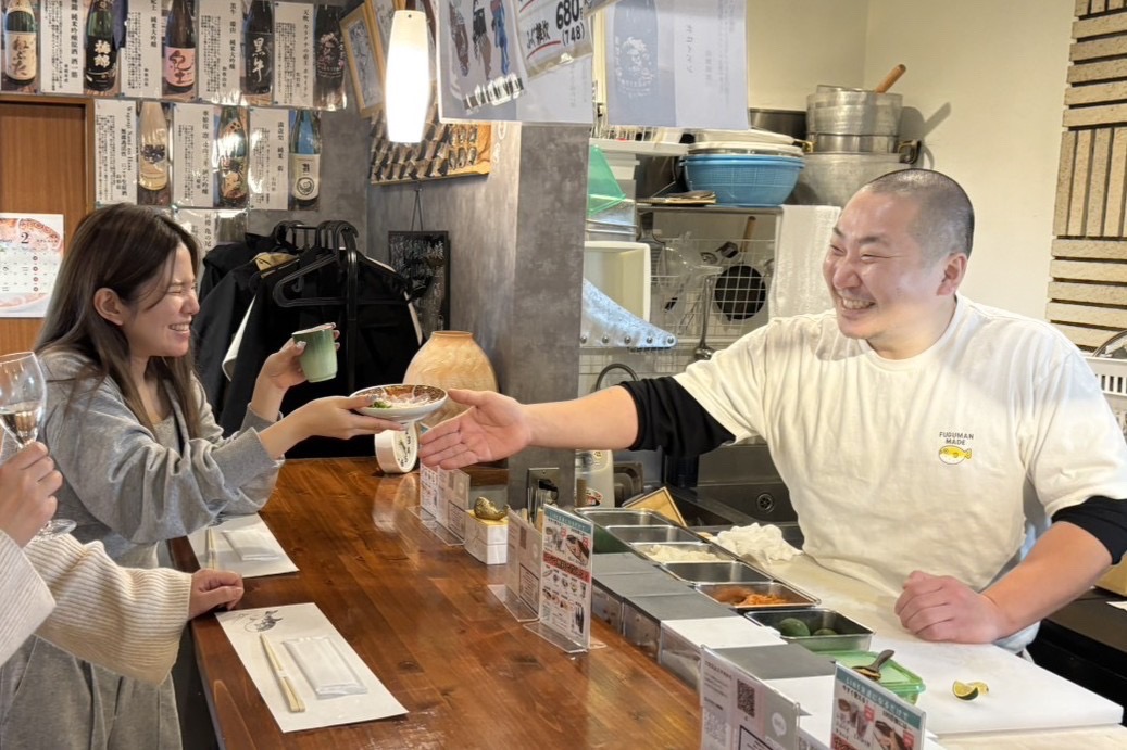 若者のフグデビューを応援！29（フグ）歳以下は“てっさ”無料のフグっ腹