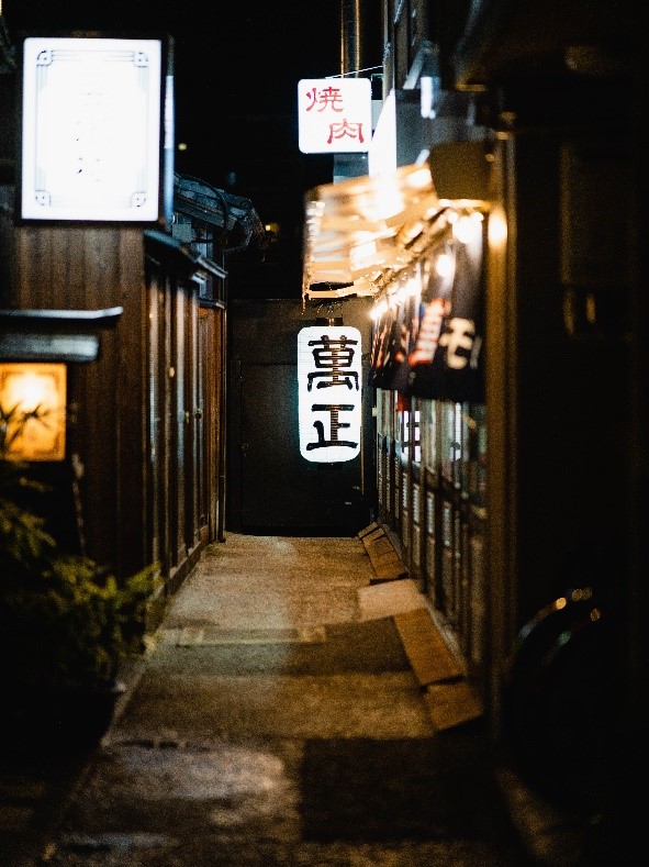 路地裏にひっそりとたたずむ 「焼肉ホルモン 萬正」