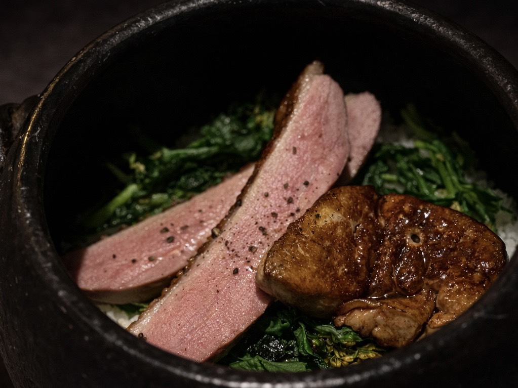 鴨とフォアグラの贅沢土鍋御飯 2,640円