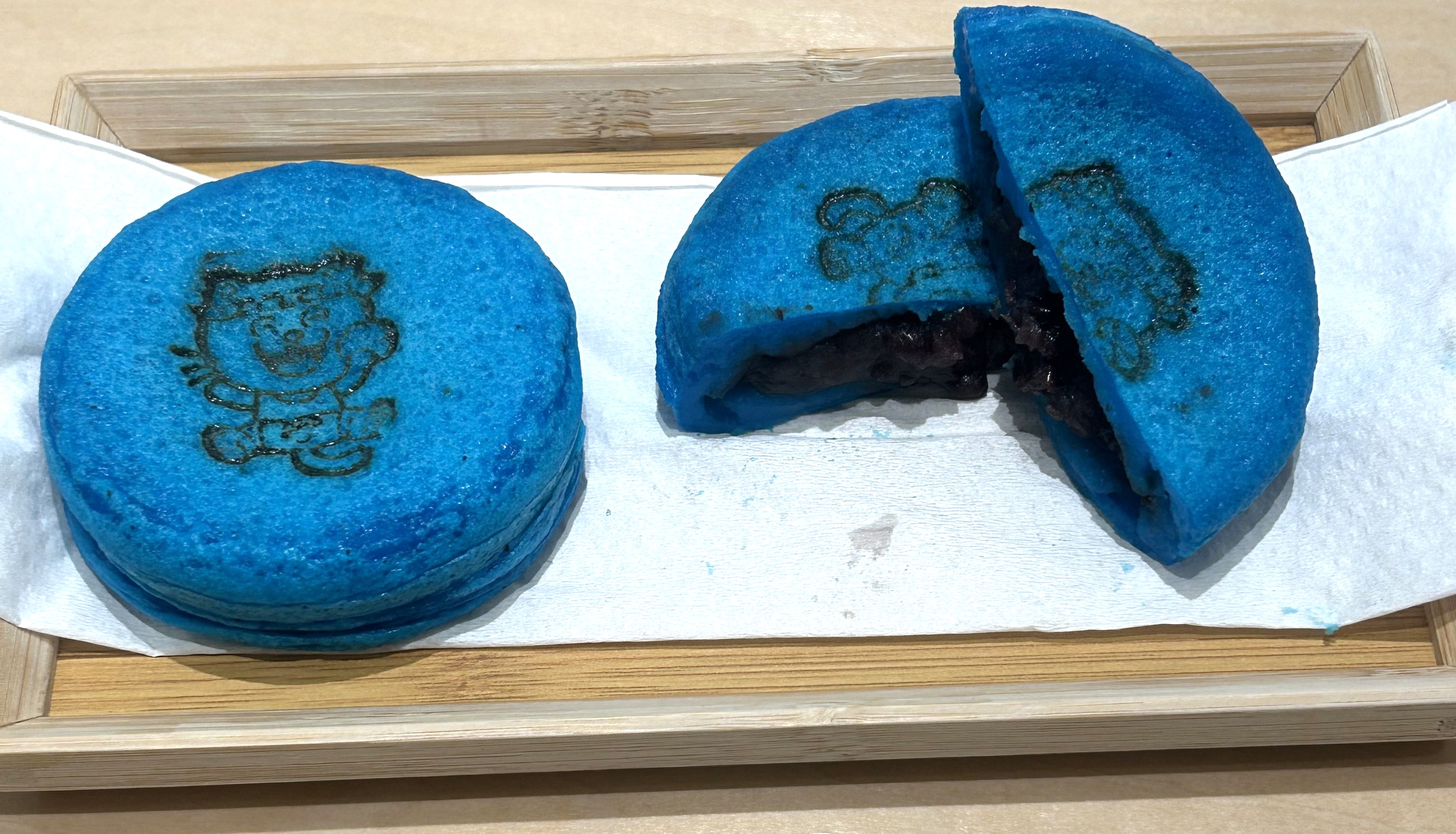看板メニュー「こめやん」がブルーに