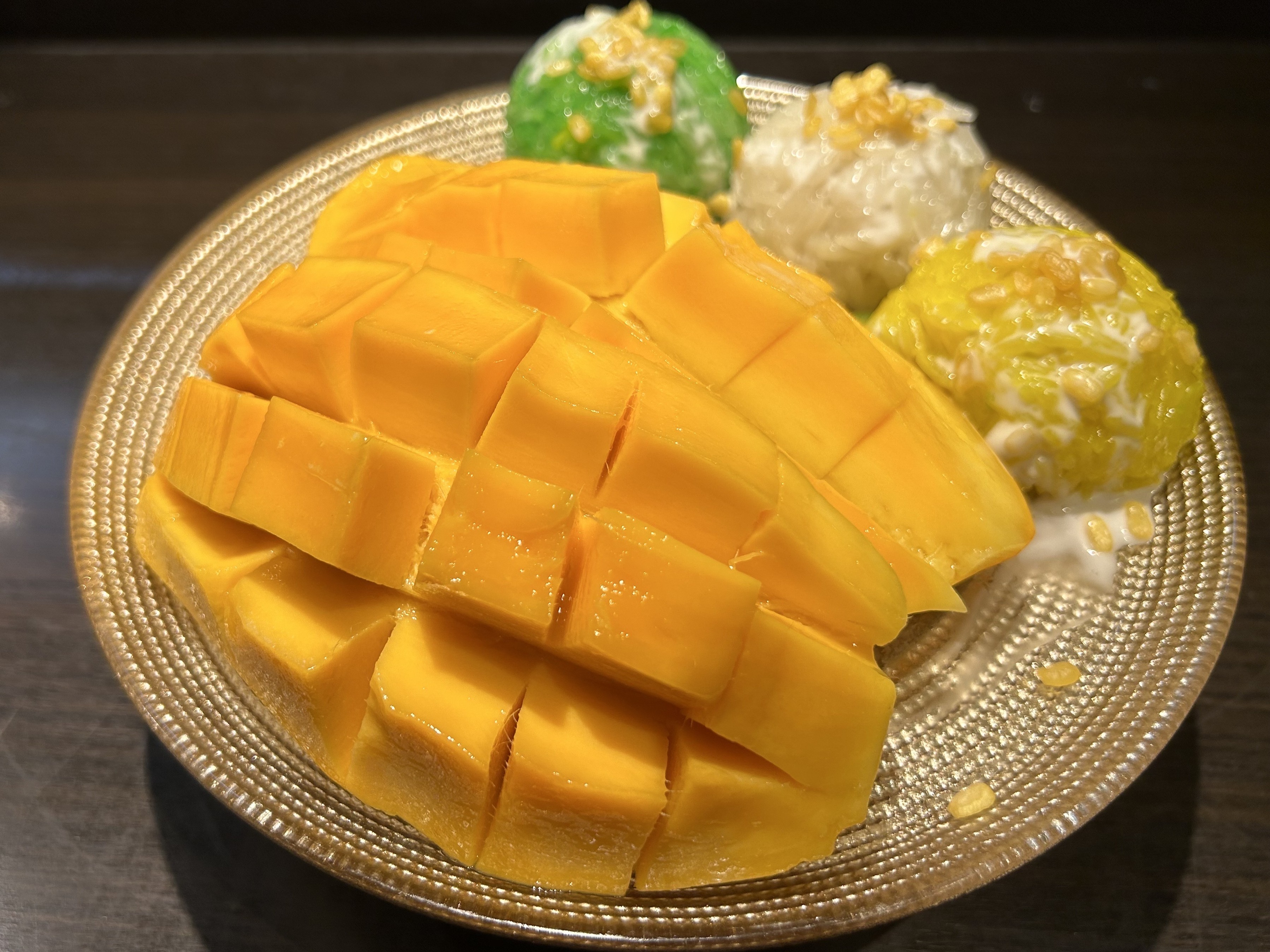もち米とマンゴーのココナッツミルクかけ
