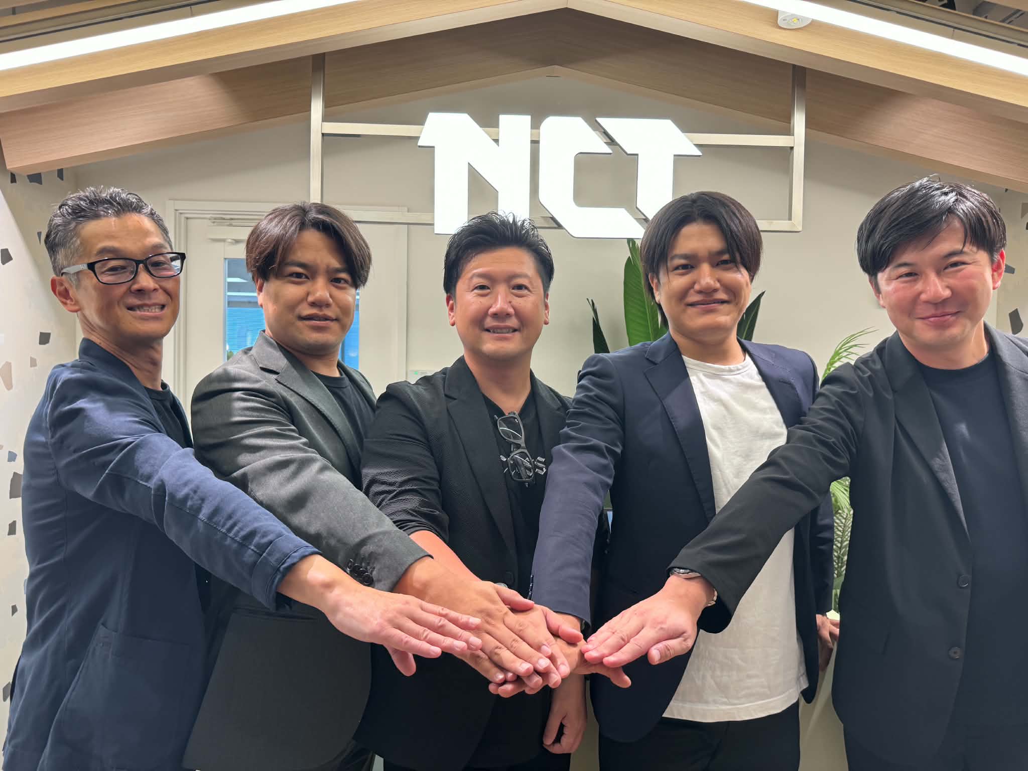 そらとぶタクシー株式会社、日本コムシンク株式会社より出資を受け、空の移動体験を支えるプラットフォームの共同展開を推進
搭乗者・運航事業者・Vポート設置者・自治体をつなぎ、次世代エアモビリティによる国内観光の利便性向上を目指す