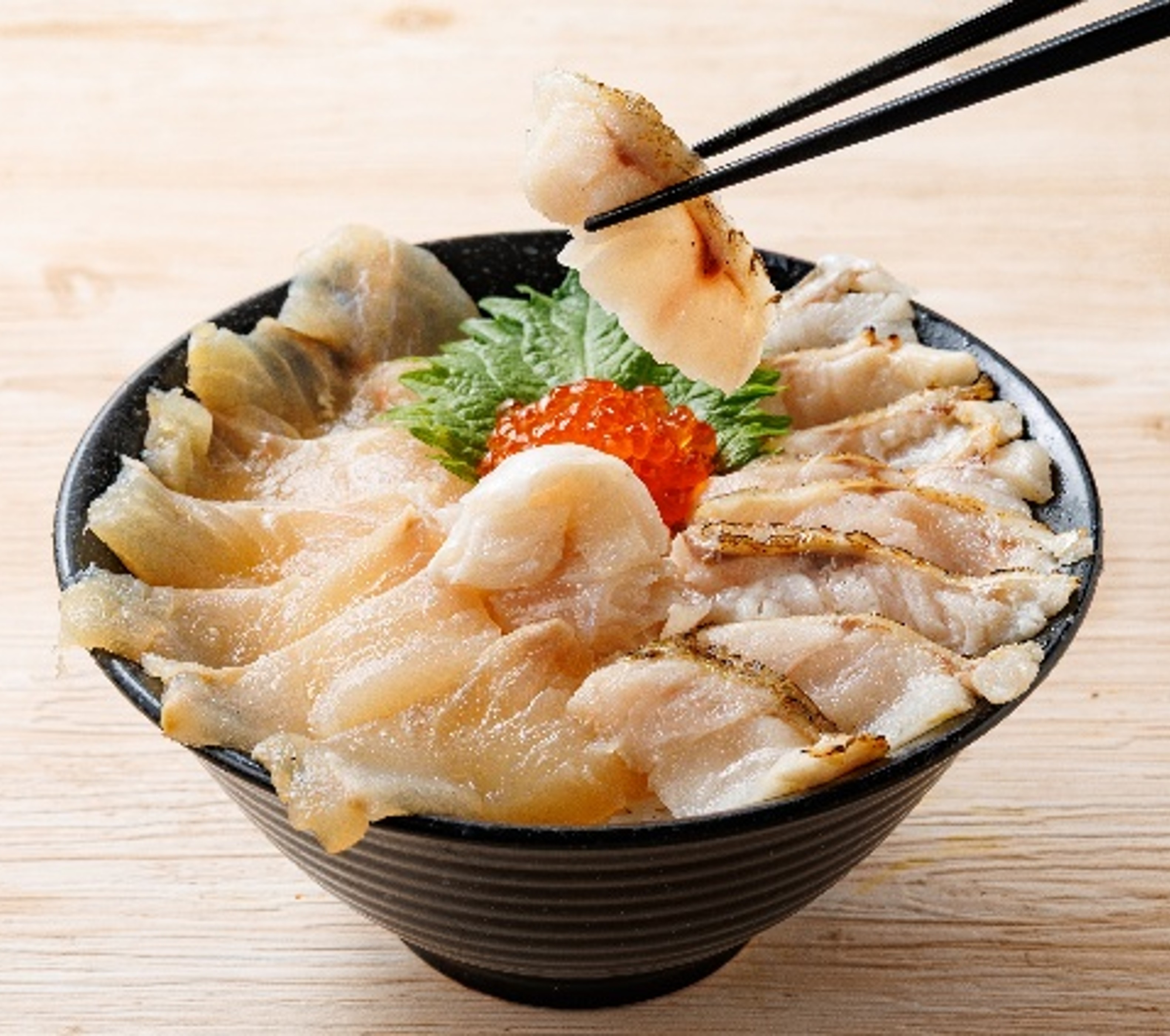 ノドグロ炙りとヒラメ漬け丼※写真はイメージです。