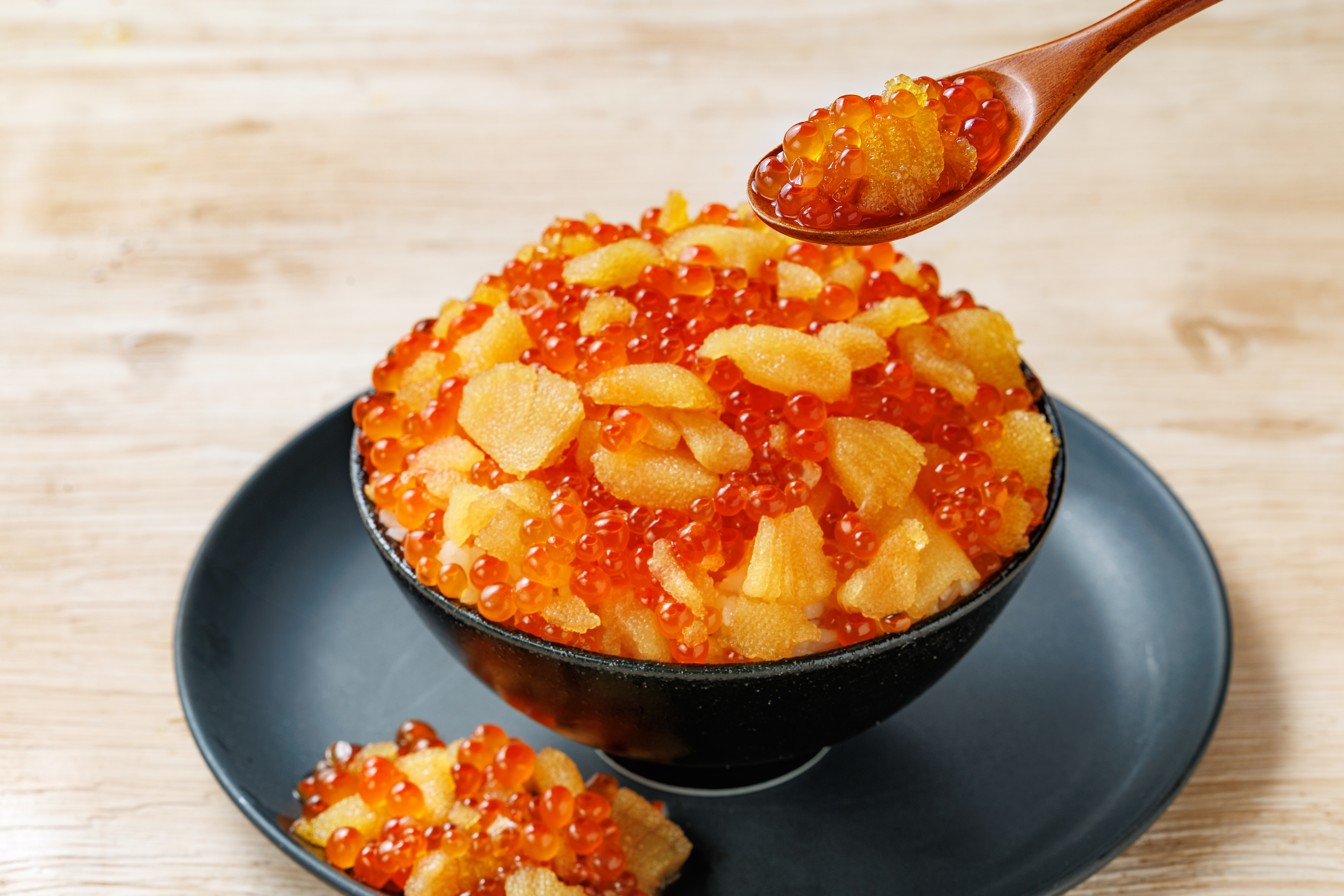 アラスカ産 紅鮭いくらと数の子の こぼれ宝石丼