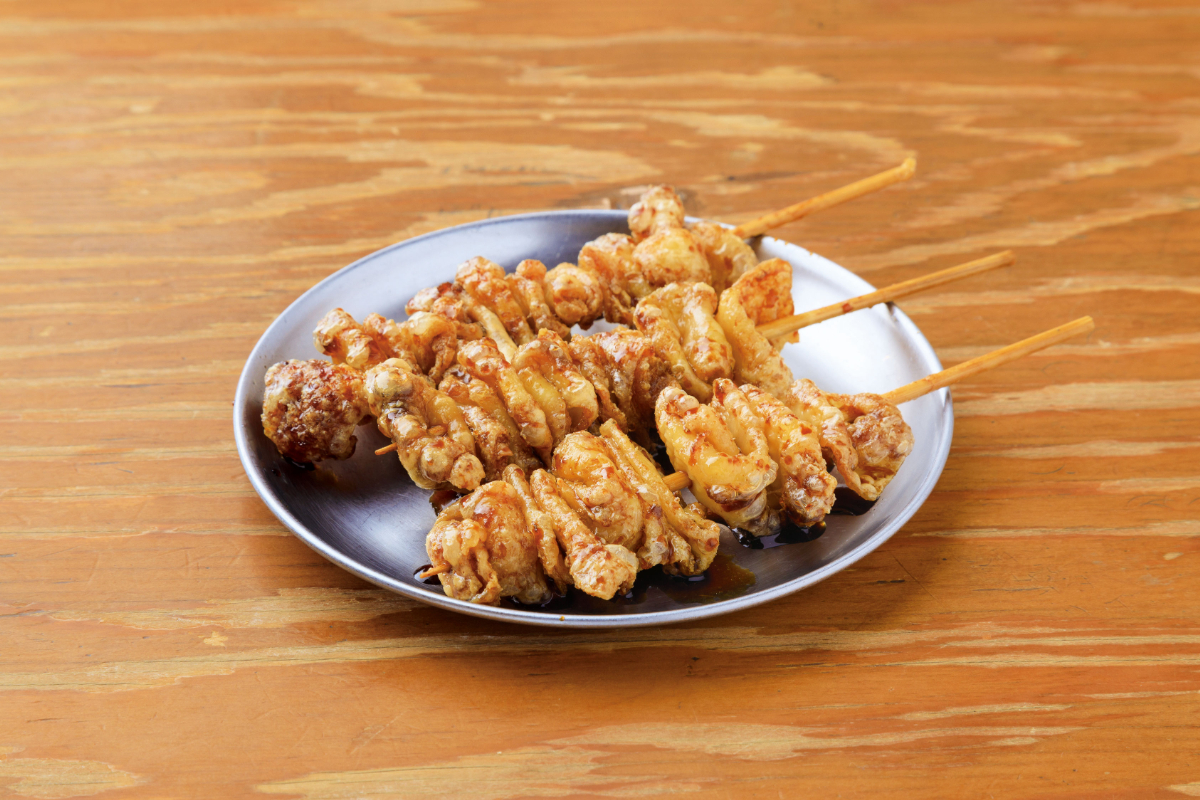 ≪新名物≫どぶ漬け鶏皮串 3本 297円(税込)