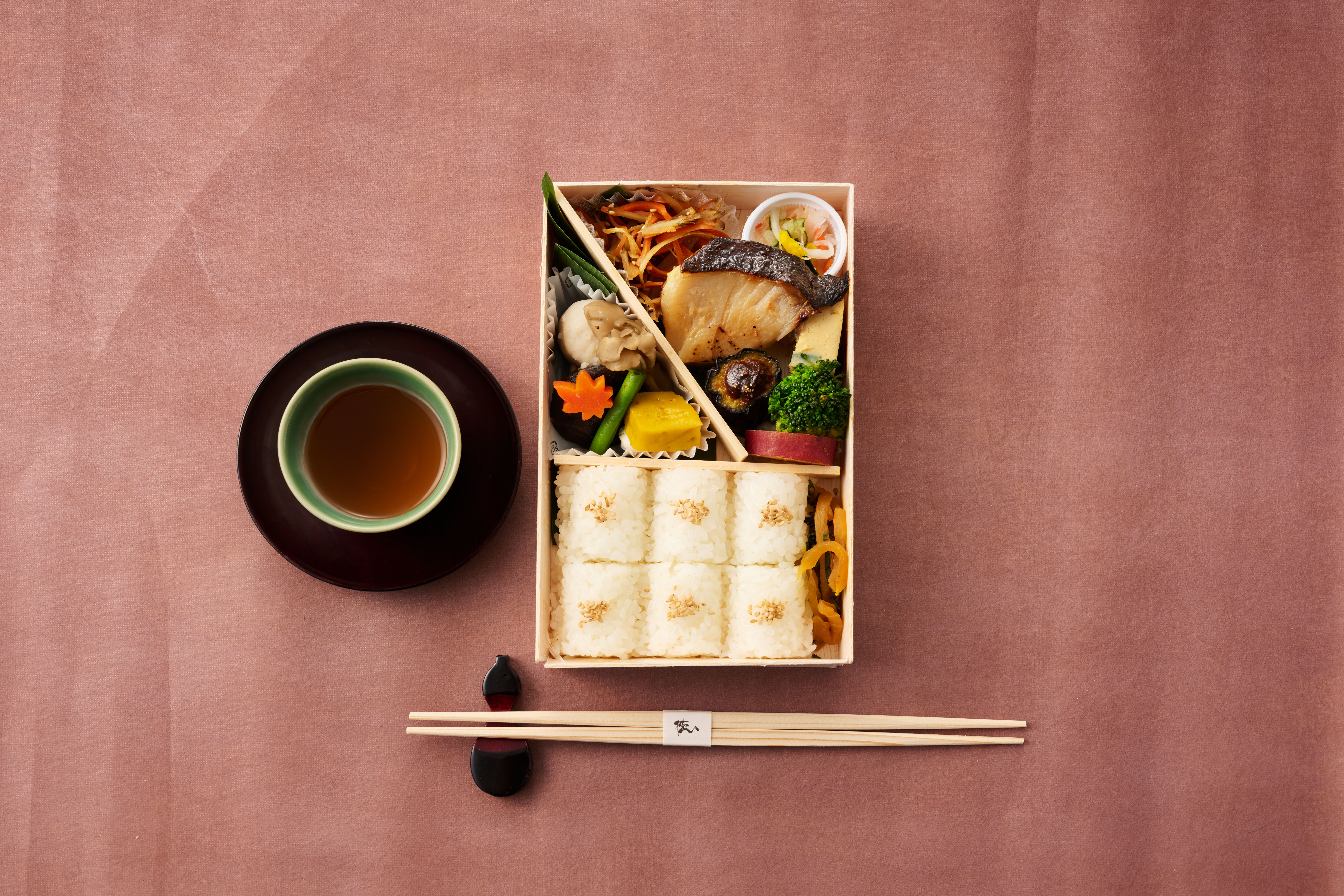 幕の内弁当「大阪の味 なにわめし~銀だら西京焼~」