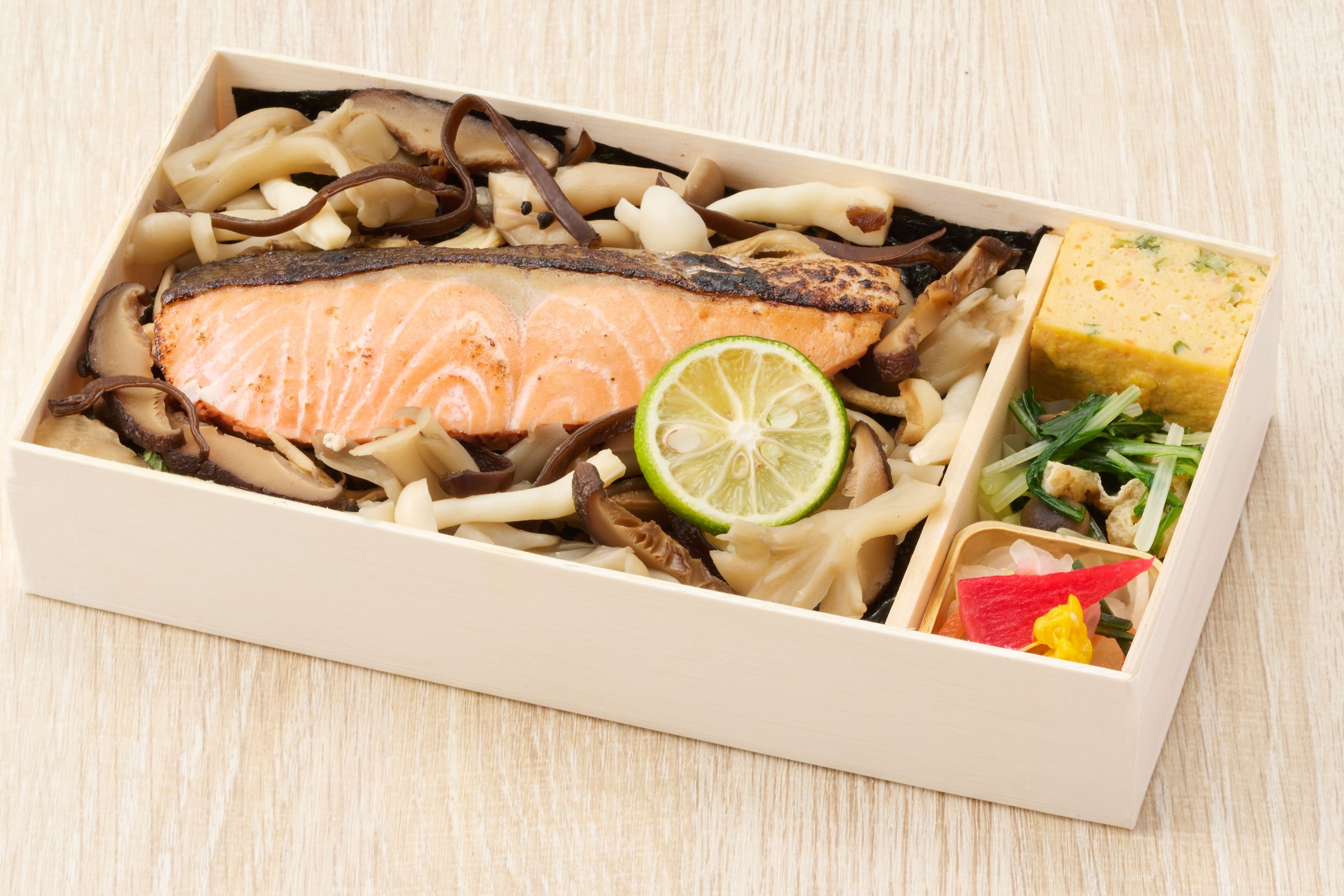 NORIの海苔弁当「鮭と5種のきのこ」