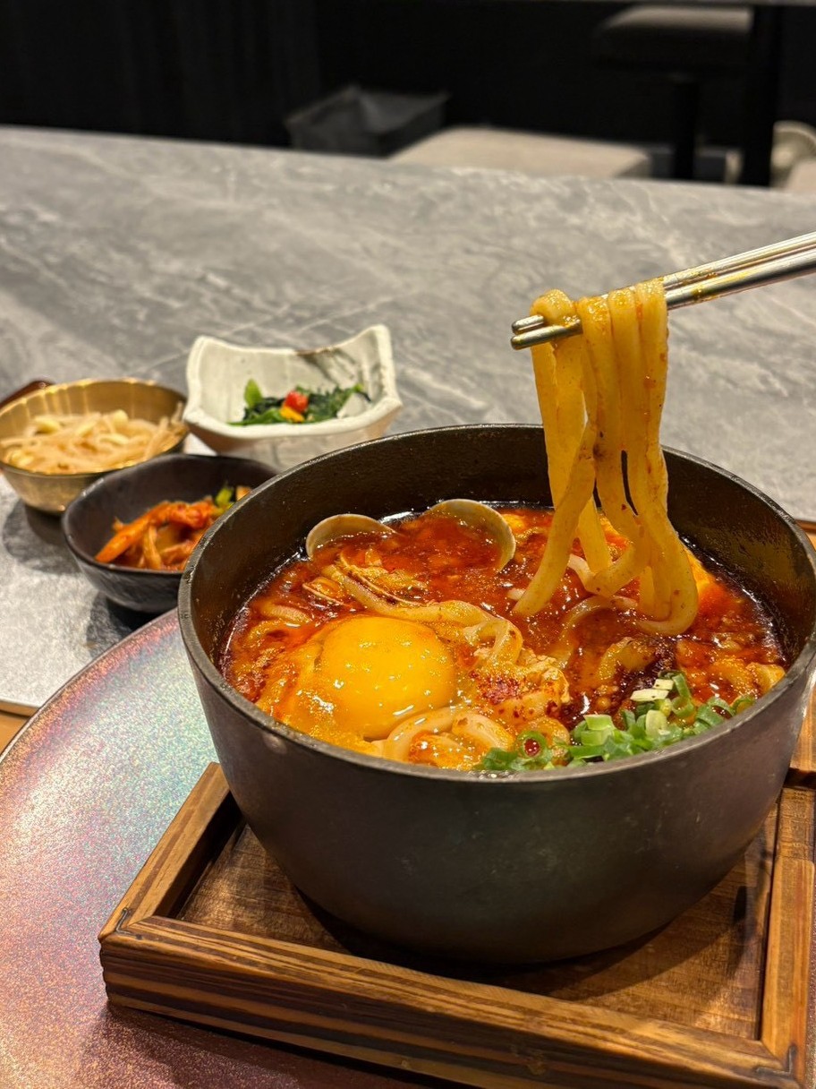 スンドゥブ専門店が「〆うどん」を主役に、なんばで冬季限定メニュー投入